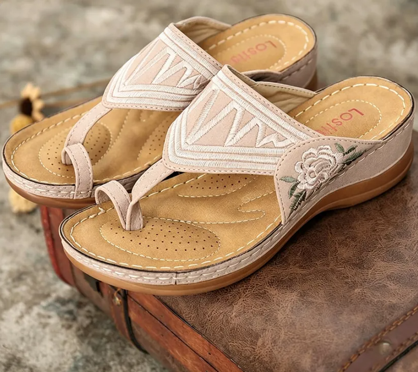Retro-style embroidered summer sandals | Ergonomic arch support — Walk all day without fatigue | Non-slip and breathable