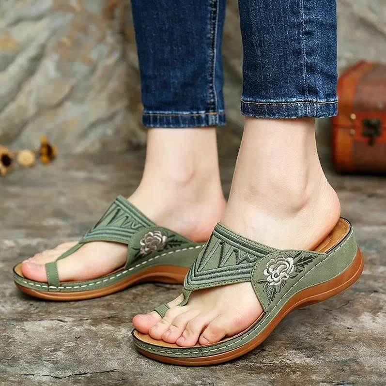 Retro-style embroidered summer sandals | Ergonomic arch support — Walk all day without fatigue | Non-slip and breathable